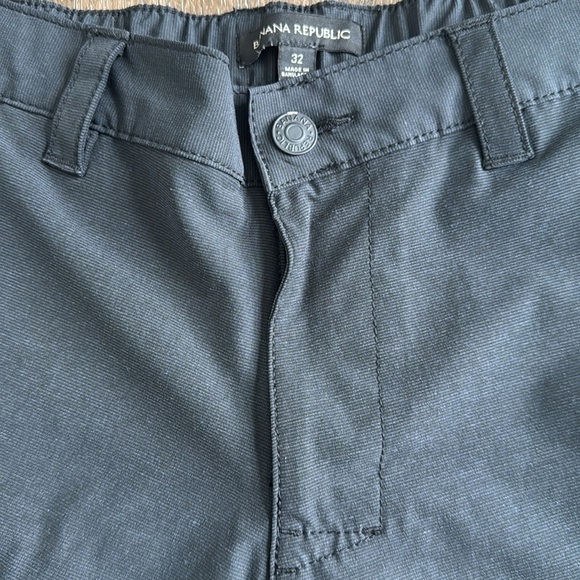 Banana Republic Men’s shorts.  Size 32.  Dark grey, almost black in color. - Picture 2 of 7